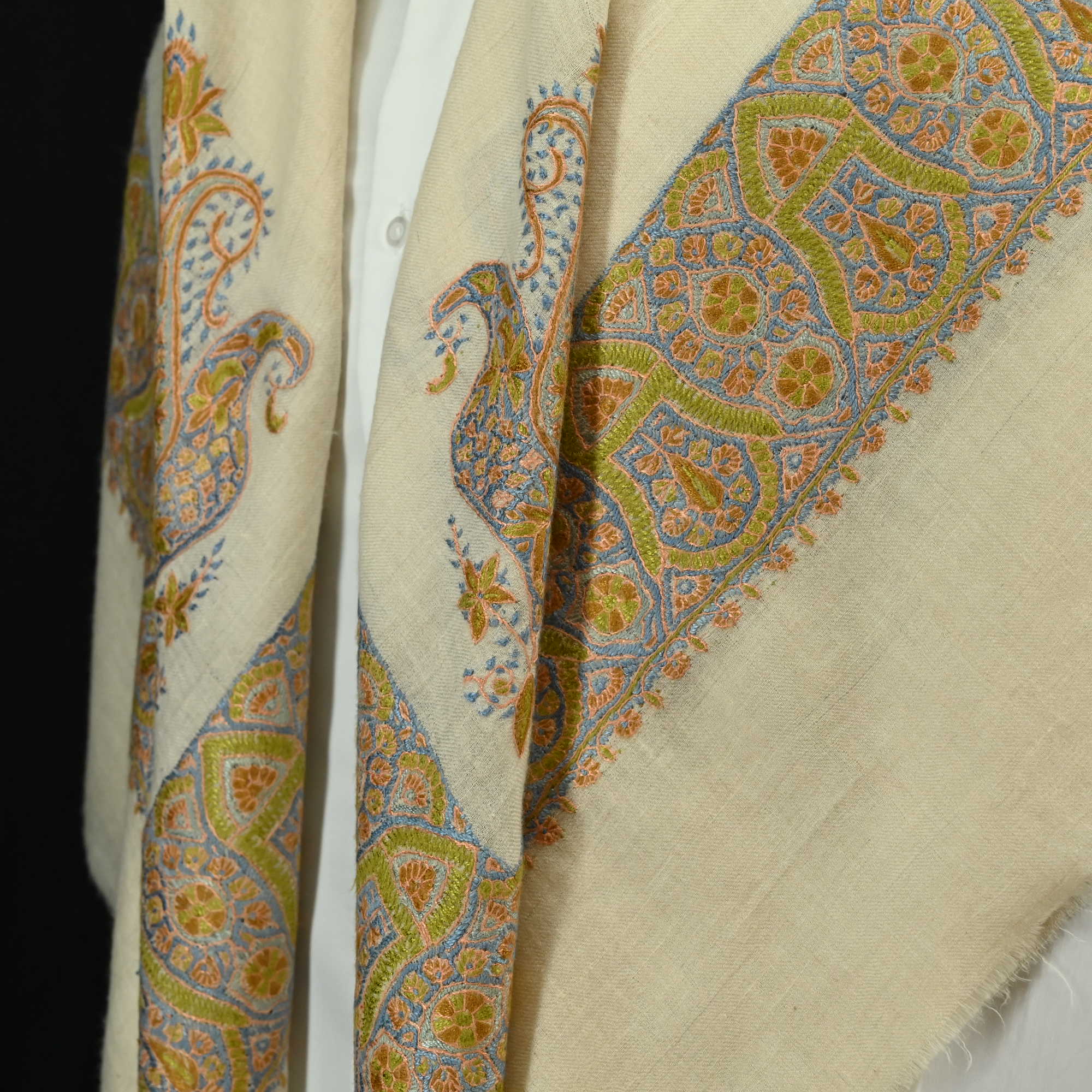 Contemporary edition Kashmiri shawl with Multicolor pattern Hand ...